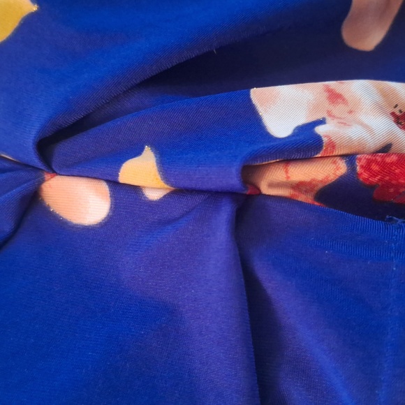 Jon & Anna Royal Blue Floral Top Size Small - Picture 8 of 8